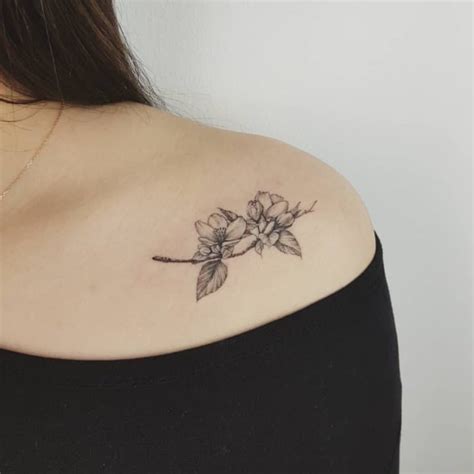 tatuajes en los senos para mujer|Tatuajes para mujeres en el PECHO: 30 diseños ATREVIDOS y。